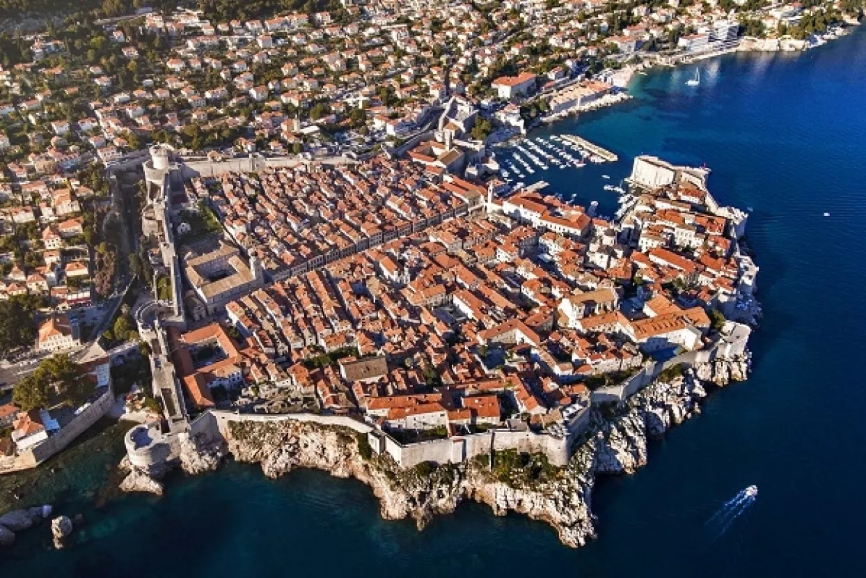 Mastercard: Turisti lani u Hrvatskoj potrošili preko 9 milijardi eura, trećinu na smještaj i hranu