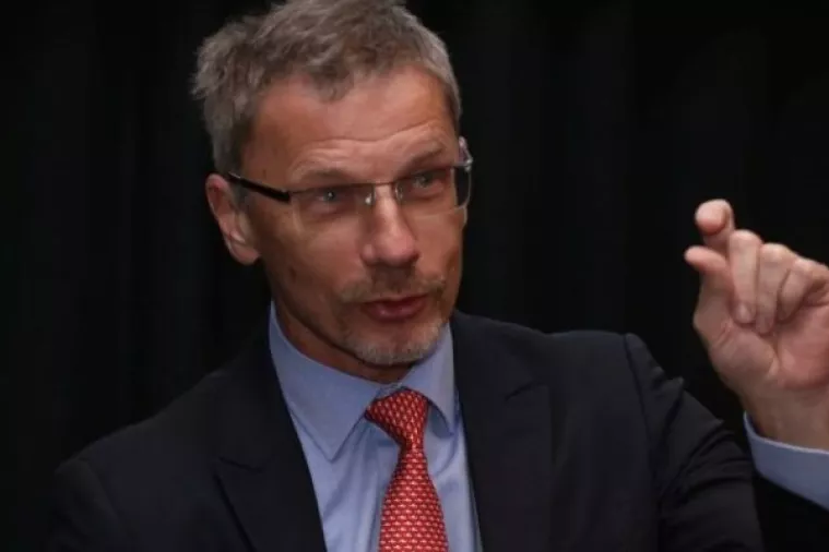 Strancima na bankomatu 670 kuna za 100 eura