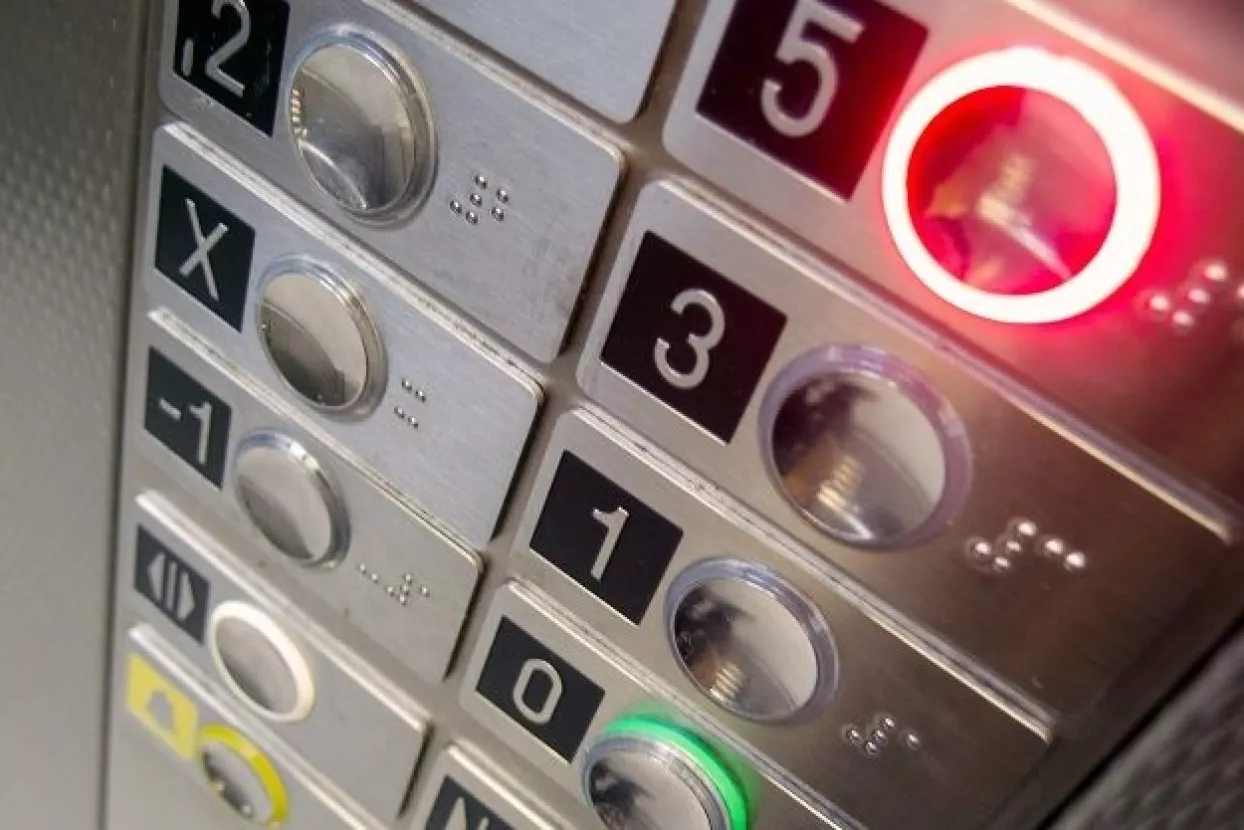 HNS: Svaka zgrada treba imati dizalo - financirat će se iz EU fondova