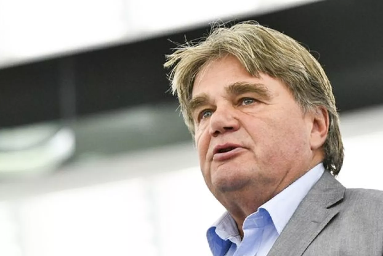 Jakovčić: Nitko nema pravo otimati slobodu na internetu i društvenim mrežama