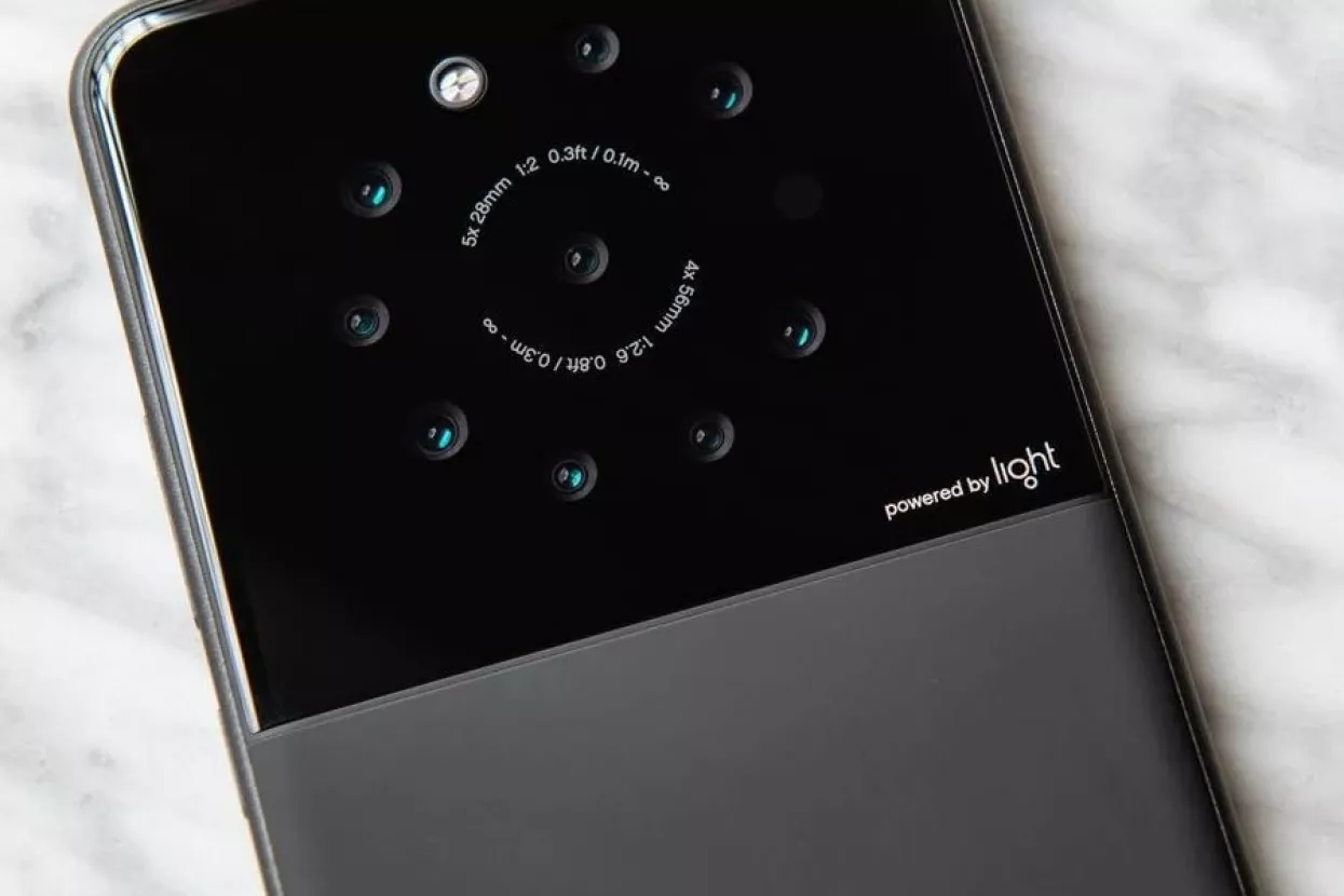 Projekt: Telefon s čak devet kamera