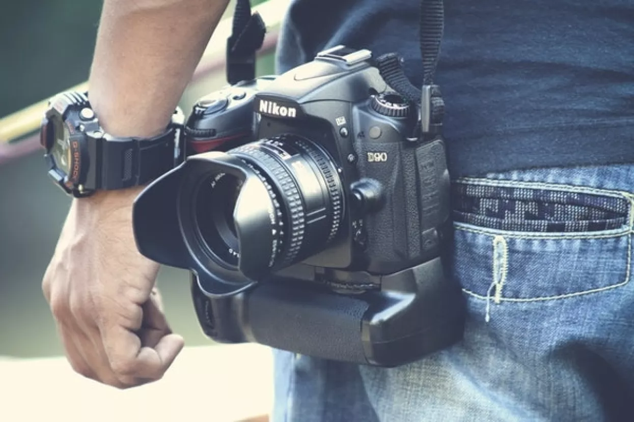 Četiri stotine razodjevenih ljudi poziralo na krovu supermarketa