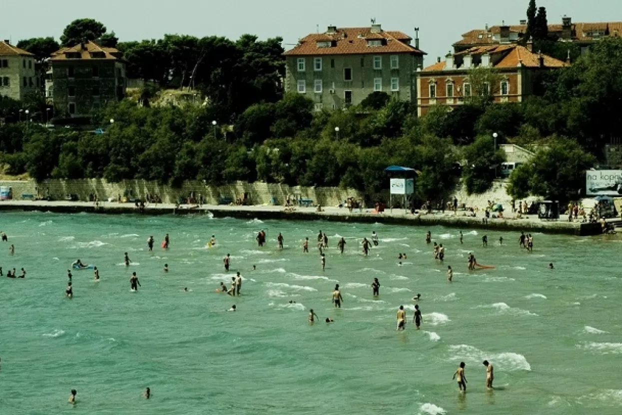 Splitske Bačvice dobile "pametnu" javnu rasvjetu