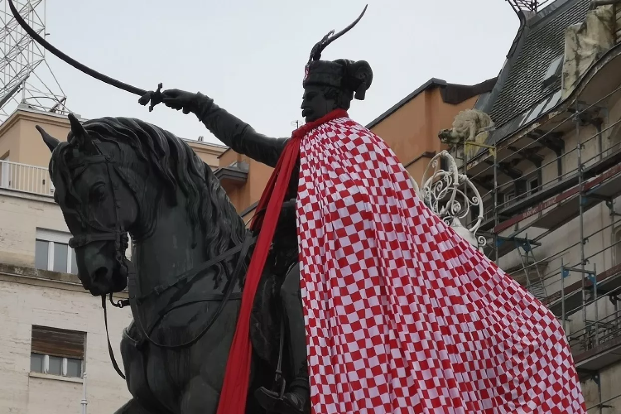 Svijet je uz Hrvatsku, svijet je u Hrvatskoj: Zagrebački trg pršti od kockastog ludila i stranaca