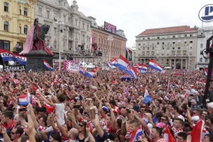 Vatreni slijeću iza 15 sati, vozačice ih već čekaju u kvadratićastim autobusima