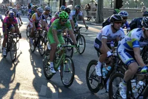 Nezadovoljni farmeri nakratko prekinuli Tour de France