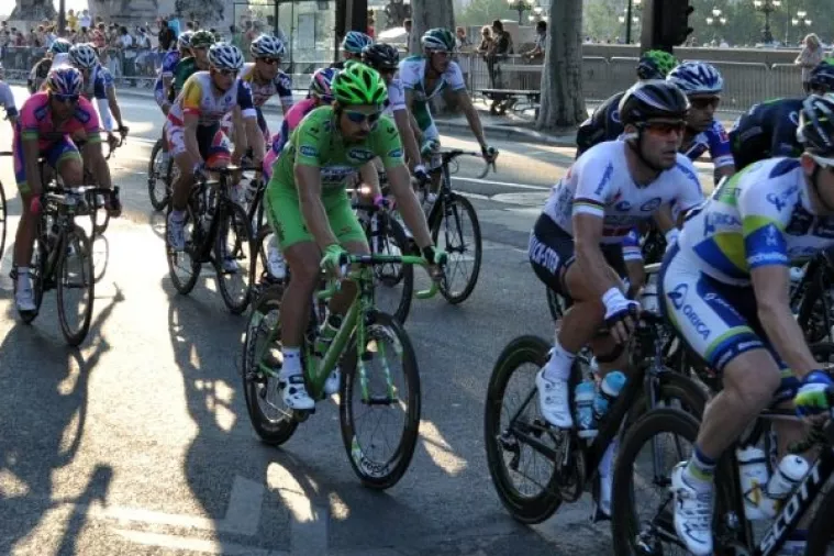 Nezadovoljni farmeri nakratko prekinuli Tour de France
