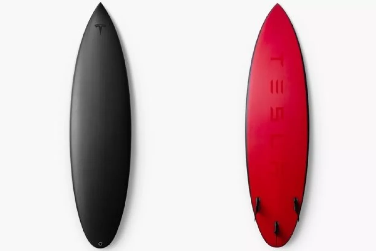 Rasprodano ograničeno izdanje Teslinih dasaka za surfanje po cijeni od 1500 dolara