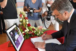 Veličanstvena komemoracija legendarnom Oliveru