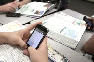 Ministarstvo: Mobitele se u školi smije koristiti samo uz odobrenje učitelja