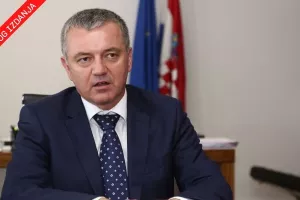 Najbrži prst (2): Predao projekt četiri sekunde nakon otvaranja i zakasnio