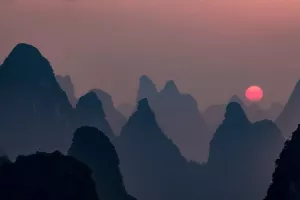 Naznake slabljenja gospodarskog uzleta Kine: Sporiji rast ulaganja i prometa u maloprodaji