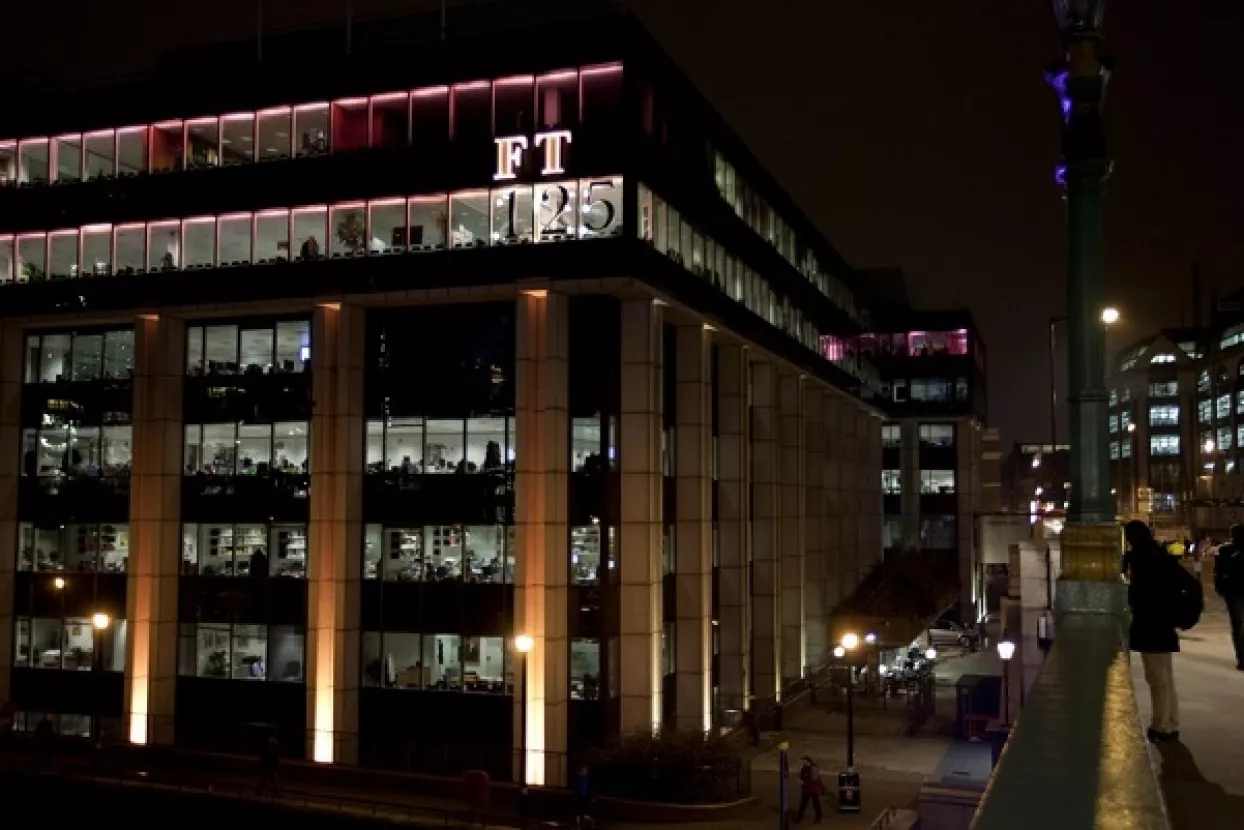 Izvršni direktor Financial Timesa vraća 500.000 funti povišice zbog žalbe novinara