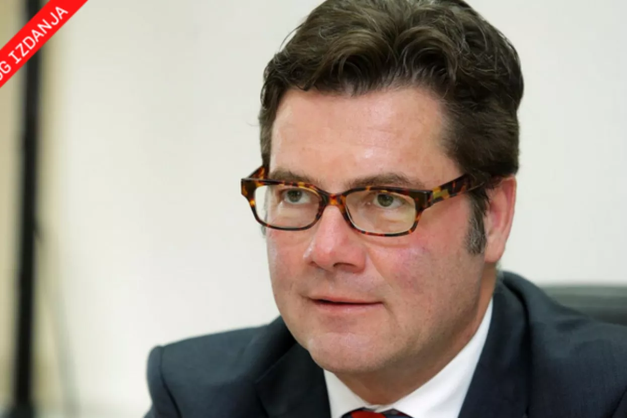 Mikroskop za gledanje hrvatskih reformi