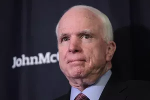 Preminuo američki senator John McCain