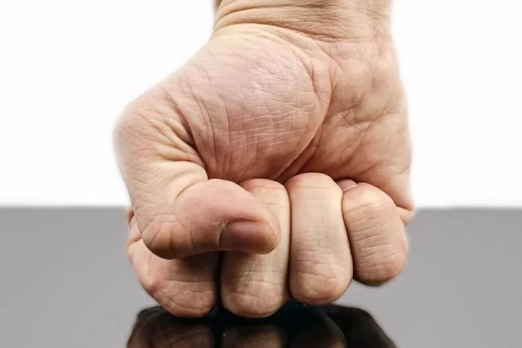 Francuska vlada planira smanjivati socijalna davanja zbog slabijeg gospodarskog rasta