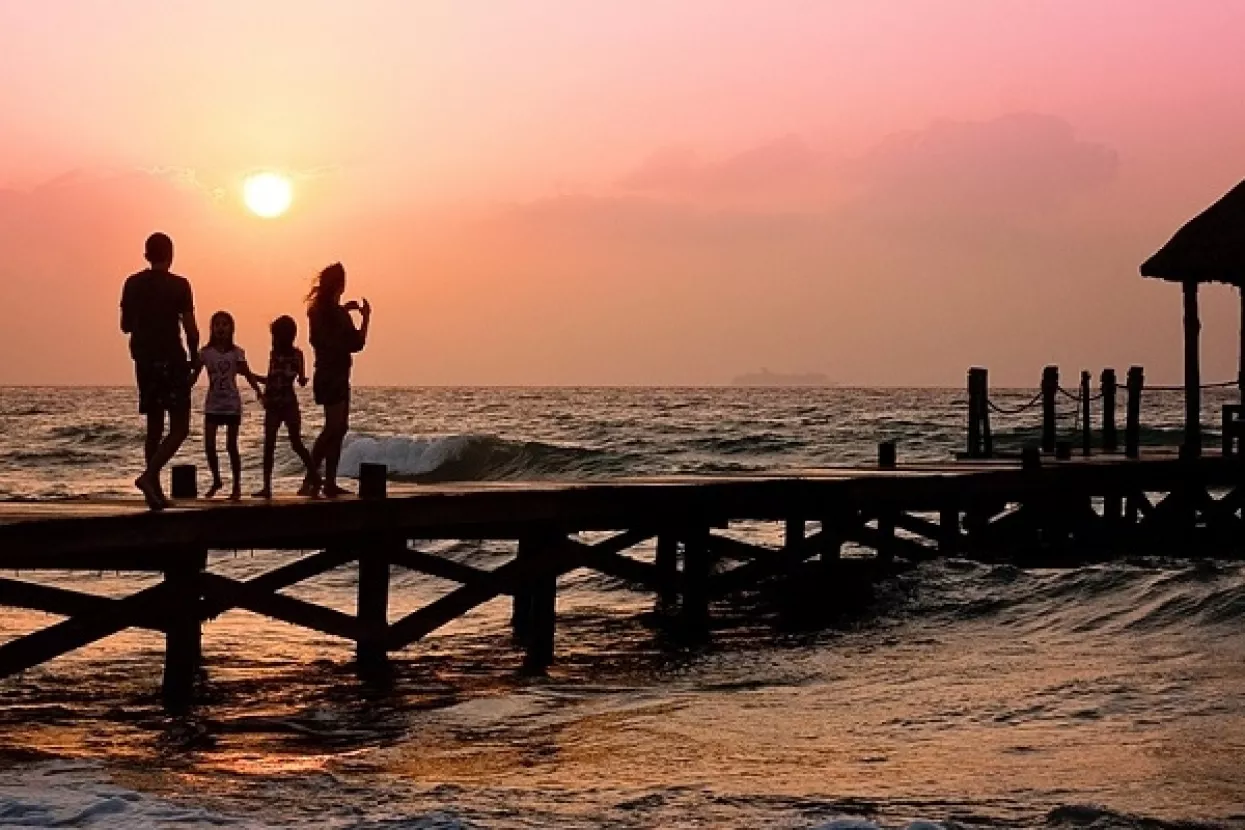 Švedski socijaldemokrati pred izbore obećavaju 6 tjedana godišnjeg zaposlenim roditeljima