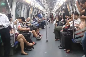 Znanstvenici: Slanje mejlova na putu do posla trebalo bi se računati kao posao