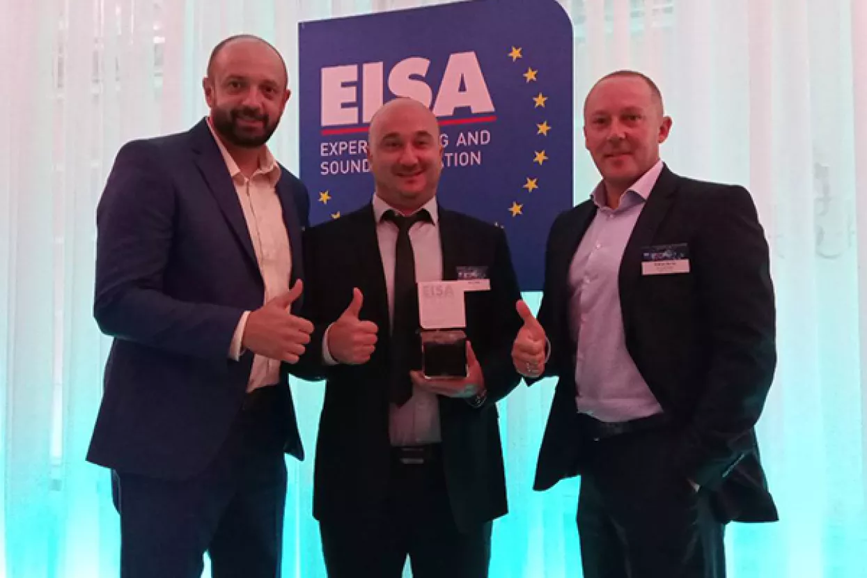 Hrvatski pametni telefon NOA N10 dobio nagradu EISA Best Buy Smartphone