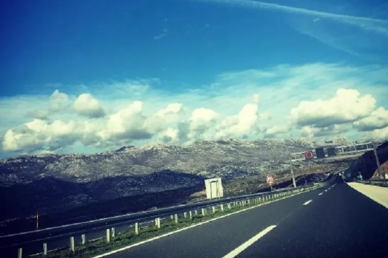 Od danas jeftinija vožnja autocestom: počinje primjena vansezonskih cijena cestarine