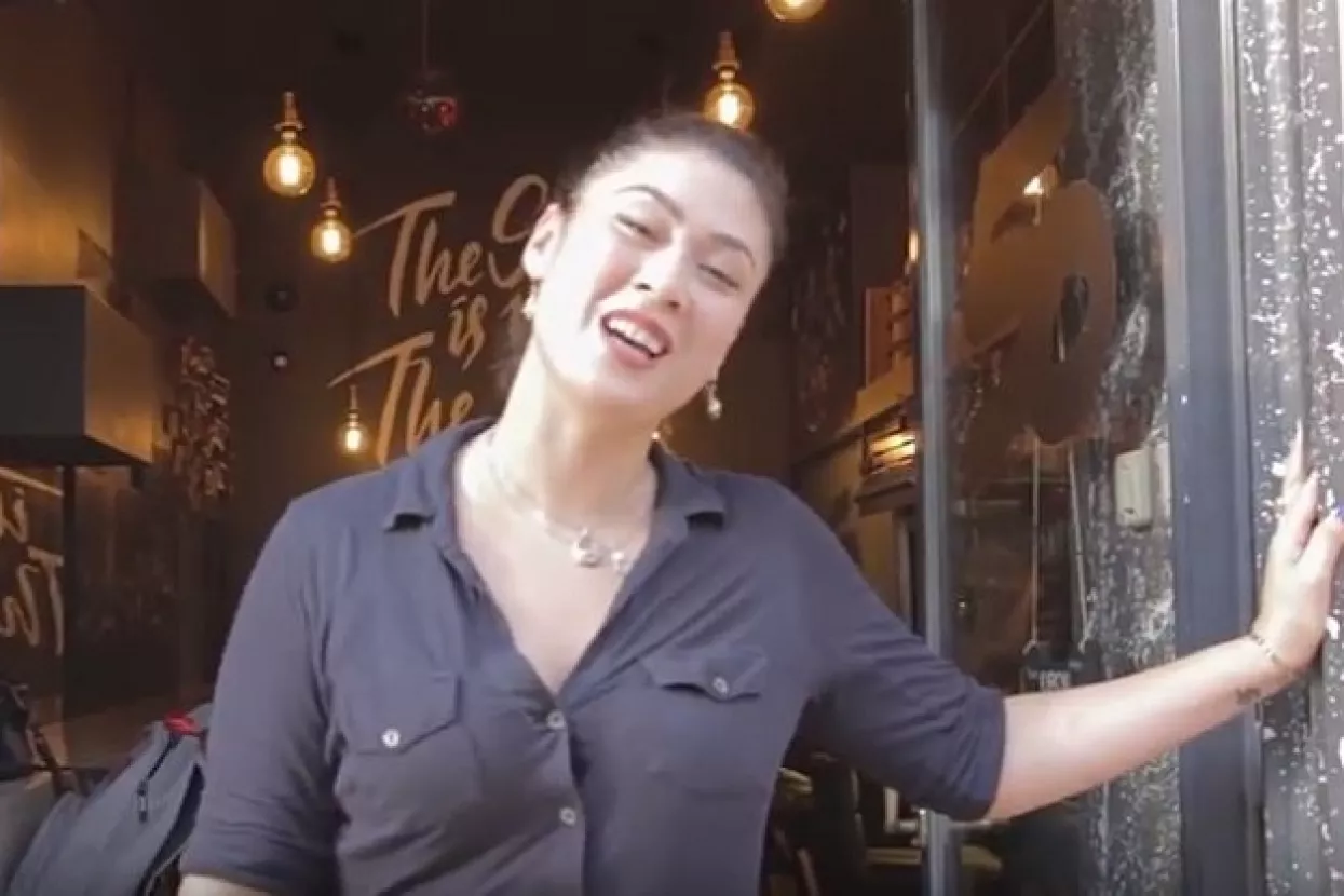 Adena Lavin - žena zmaj koja Zagrepčanima servira burgere uz šampanjac