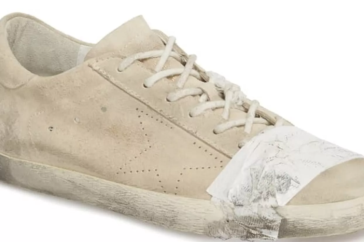 Biste li platili 500 dolara za prljave tenisice povezane selotejpom?