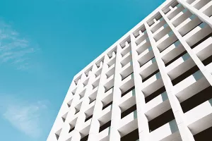 Lani izgrađeno 211 industrijskih zgrada i skladišta te 87 trgovina