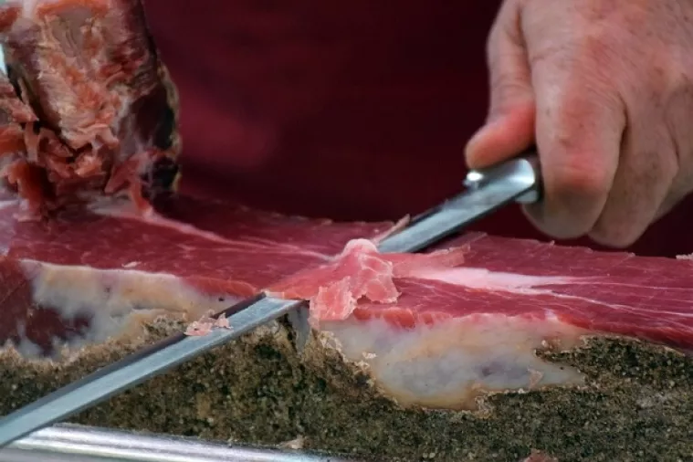 Pivac u Ravči gradi nove proizvodne hale za pršutanu