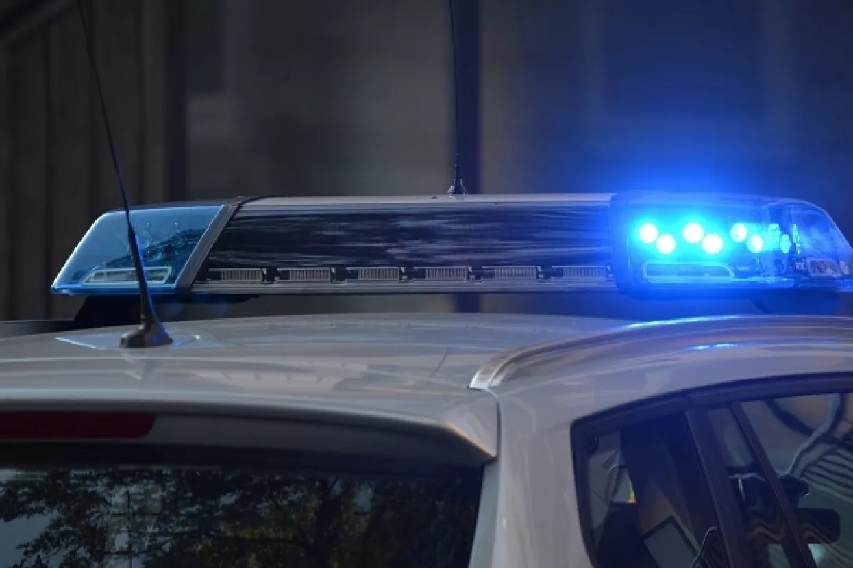 Policajčev peh sa službenim vozilima