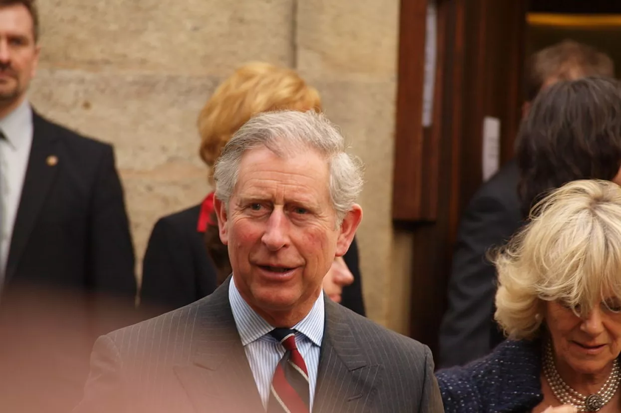 Princ Charles učio sinove skupljati otpad