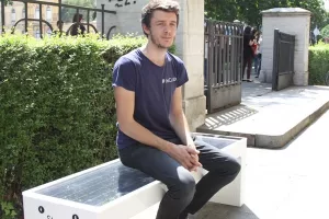 Ivan Mrvoš predstavio novu pametnu klupu za bicikliste