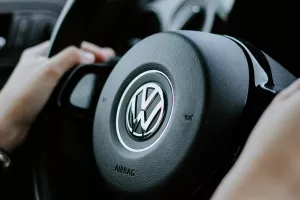 Siri, gdje mi je auto? Vlasnici Volkswagena moći će upravljati vozilom pomoću Appleove asistentice