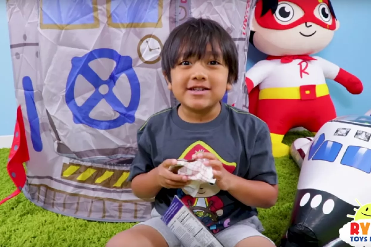 Sedmogodišnji youtuber pomeo konkurenciju zaradivši 22 milijuna dolara u 2018.