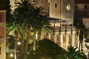 Danas u Hrvatskoj: Udruga putničkih agencija i grad Hvar potpisuju ugovor o suradnji