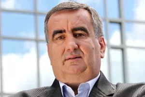 Žgomba za Lider: Rat za gosta promjenama u zakonima i tvrtkama