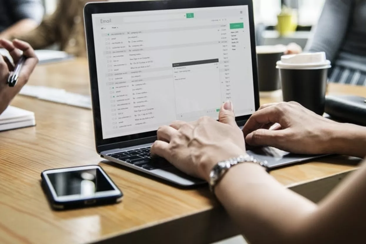 Što zatrpan inbox i mnoštvo nepročitanih e-mailova poručuju vašem poslodavcu?