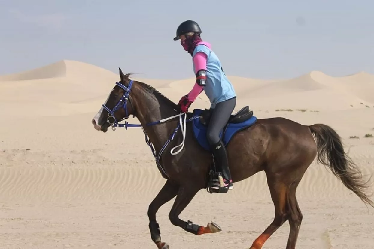 VIDEO: Laura Šapić prejahala 160 kilometara pustinje na utrci kraj Abu Dhabija