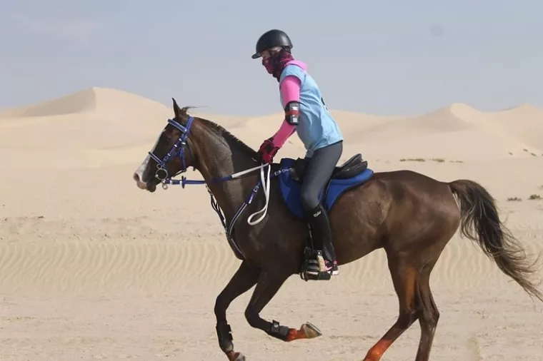 VIDEO: Laura Šapić prejahala 160 kilometara pustinje na utrci kraj Abu Dhabija