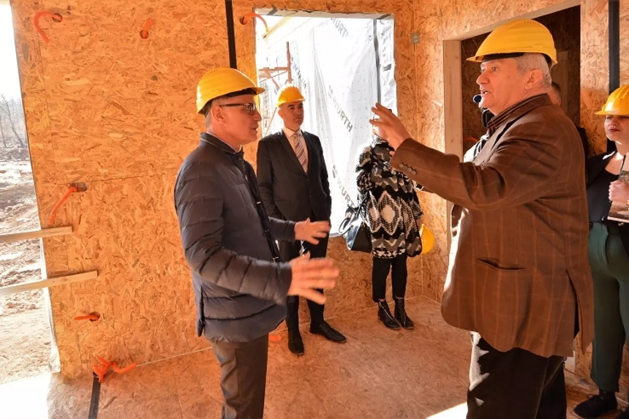 Goste luksuznog resorta T-NEST Gorana Štroka prevozit će Tesla električni automobili