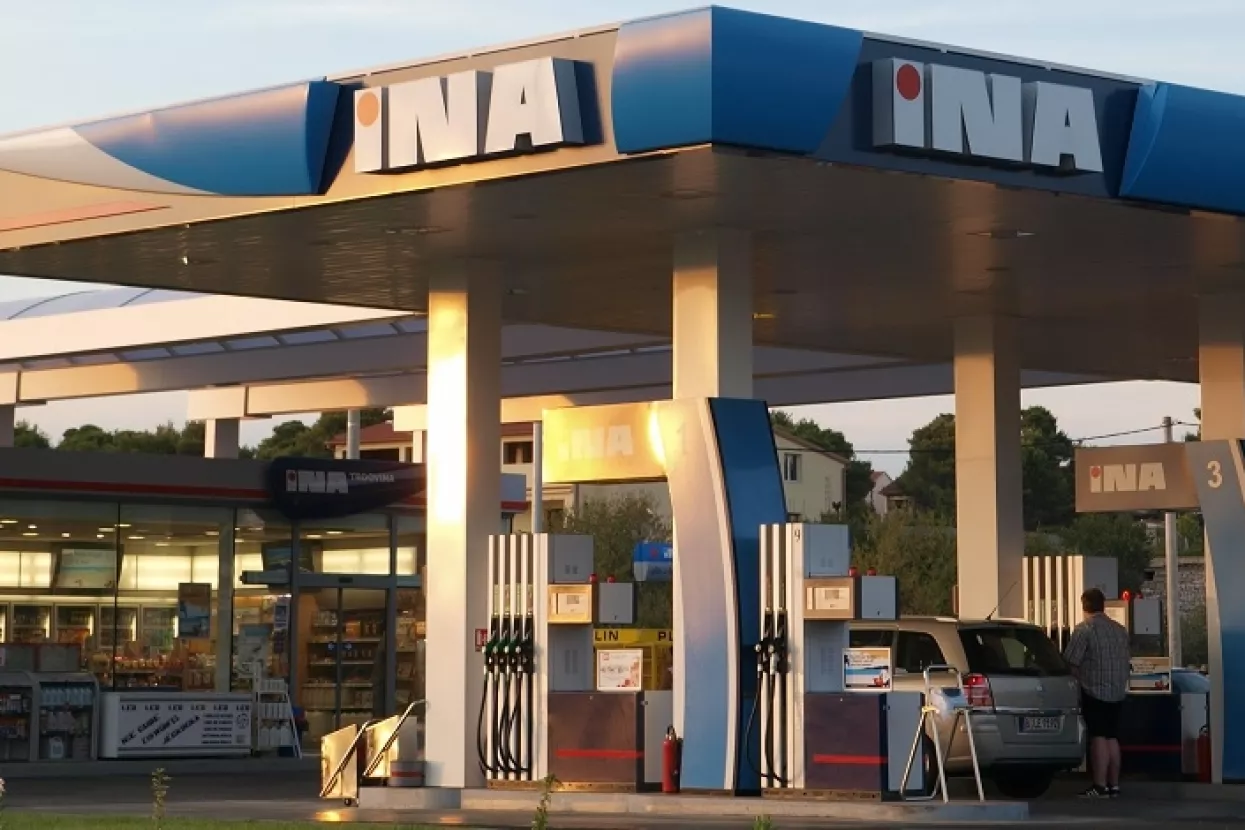 INA kupila pet benzinskih crpki u Crnoj Gori