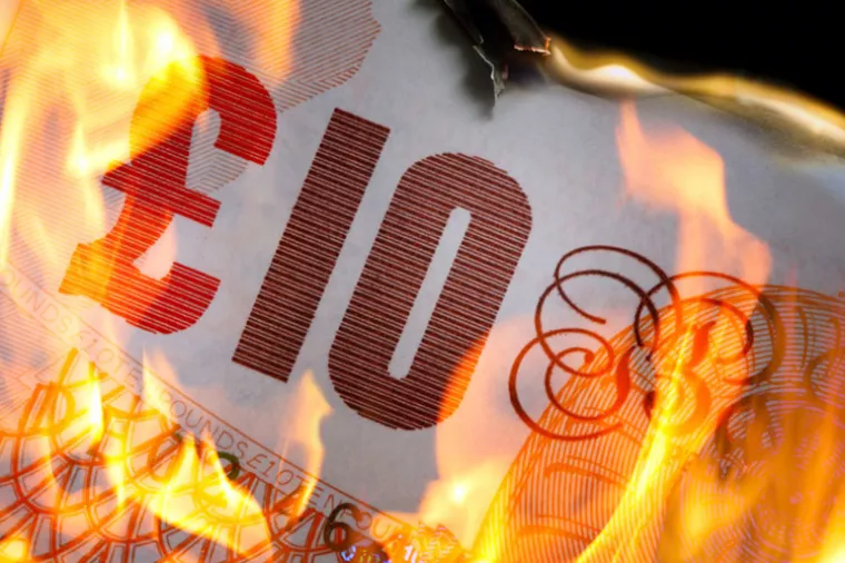 Politička zavrzlama oko Brexita pokrenula divljanje funte na deviznom tržištu