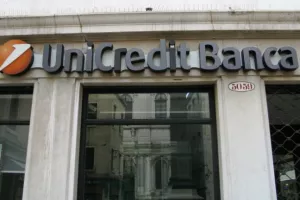 UniCredit razmišlja o ponudi za Commerzbank ako Deutsche Bank ispadne