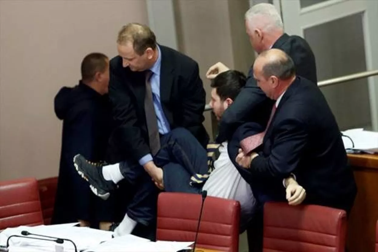 ANKETA: Trebaju li saborski za&scaron;titari dobivati sindikalni dodatak za izno&scaron;enje Pernara?