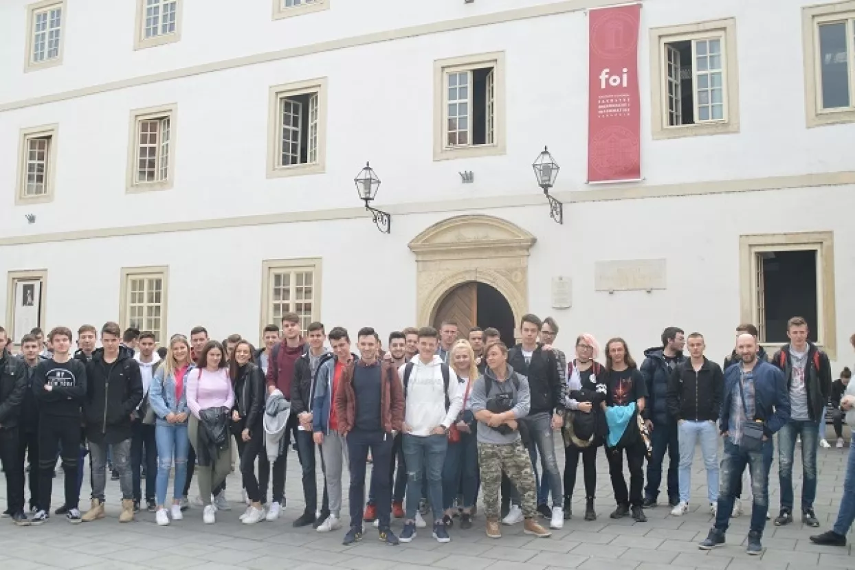 FOTO: Festival znanosti 2019. na FOI-ju okupio gotovo 500 djece i mladih