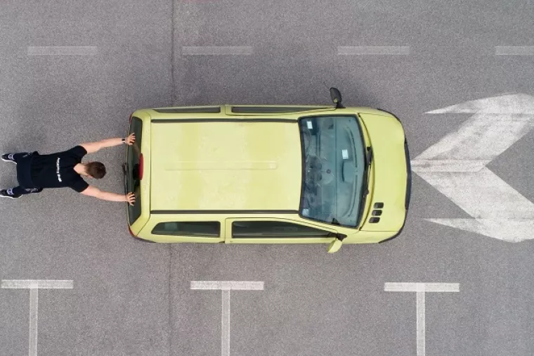 VIDEO: U Zagrebu pao Guinnessov rekord - u guranju automobila