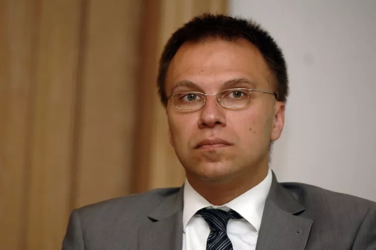 Mirovinski fondovi u strane dionice lani uložili triput više nego u domaće 