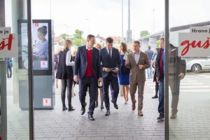 Kaufland pustio u pogon solarne panele za nadstrešnice za automobile