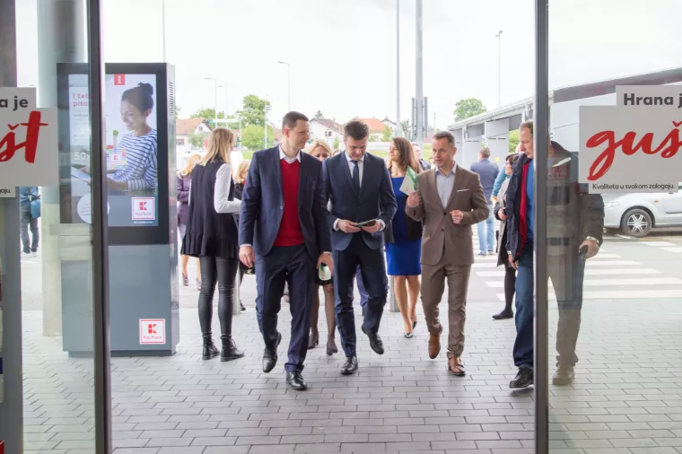 Kaufland pustio u pogon solarne panele za nadstrešnice za automobile