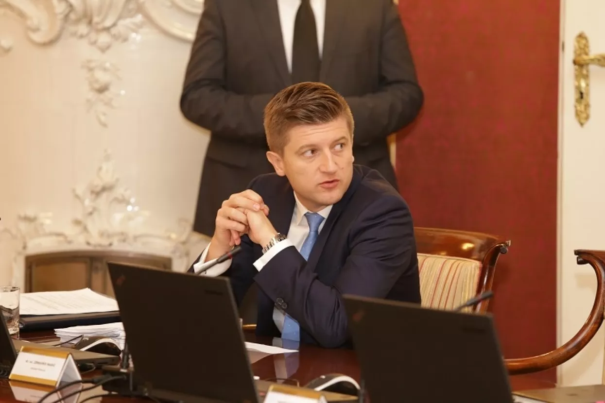 Sirovi podaci: Proračun raste dva do tri puta brže od gospodarstva