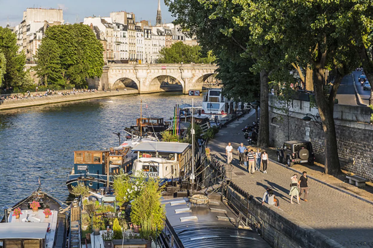 Pariz zabranio pušenje u 52 javna vrta i parka